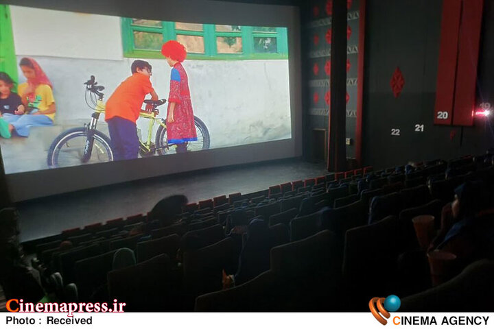 از بروز اختلاف مابین «بنیاد سینمایی فارابی» و «شهردای اصفهان» برای تولیگری جشنواره تا زنگ خطر «تحریف هویت ملی» با تک انیمیشن حاضر در این دوره!