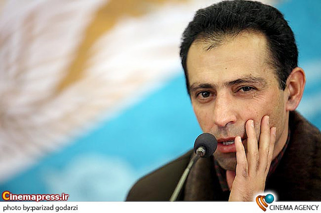 محمد ابراهیم معیری کارگردان در  نشست خبری فیلم گلوگاه