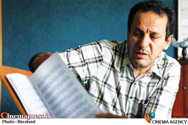 نمیدانم چرا «جشنواره موسیقی نواحی» فقط «پیشکسوتان» را در نظر میگیرد/ معتقدم که بالای ۴۰ سال نباید در جشنواره نواحی شرکت کنند ارسلان کامکار