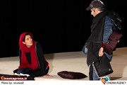 نیکی کریمی و بهناز جعفری در تمرین نمایش «شام با دوستان» به کارگردانی آیدا کیخایی