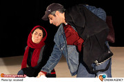احمد ساعتچیان و بهناز جعفری در تمرین نمایش «شام با دوستان» به کارگردانی آیدا کیخایی