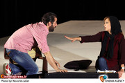 نیکی کریمی  و امیر رضا دلاوری در تمرین نمایش «شام با دوستان» به کارگردانی آیدا کیخایی