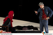 احمد ساعتچیان و امیر رضا دلاوری در تمرین نمایش «شام با دوستان» به کارگردانی آیدا کیخایی
