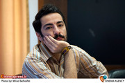 نوید محمدزاده در نشست خبری نمایش« مرد بالشی» 
