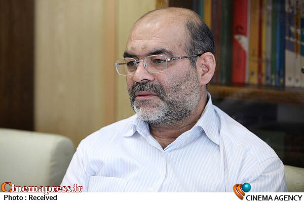 روحیه «قانع بودن» همکاران است که باعث میشود «مدیران مسئول» مانند من انگیزه کمتری برای «مسائل مالی» داشته باشند!! علی بخشی زاده مدیر شبکه دو