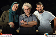 مهدی هاشمی  و حامد بهداد و مهتاب کرامتی در  نمایی از فیلم فرزند چهارم به کارگردانی وحید موسائیان