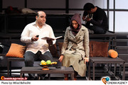 شایسته ایرانی و امیر کاوه آهنین جان در نمایش ناتمام به کارگردانی سیما تیر انداز