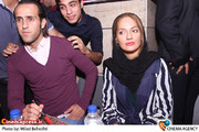 مهناز افشار و علی کریمی درگلریزان عوامل فیلم «دهلیز» برای آزادی زندانیان دیه در سینما آزادی