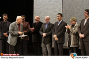 تقدیر از برگزیدگان در مراسم چهارمین دوره جایزه شهید آوینی