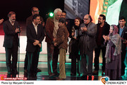 تقدیر از ناصر تقوایی در اختتامیه هفتمین جشنواره سینما حقیقت