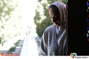 غوغا بیات درنمایی از پشت صحنه فیلم «خسته نباشید» به کارگردانی محسن قرایی وافشین هاشمی