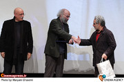تقدیر از کیانوش عیاری در مراسم هفتمین جشن انجمن منتقدان سینما