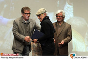 تقدیر از محمود کلاری در مراسم هفتمین جشن انجمن منتقدان سینما