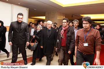 هنرمند باید آیینه جامعه باشد/ هنرمند باید متوجه باشد برای نسل جوانان خط و رهنمود می‌دهند