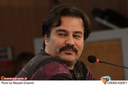پیمان قاسم خانی در نشست خبری فیلم «طبقه حساس» در جشنواره فیلم فجر