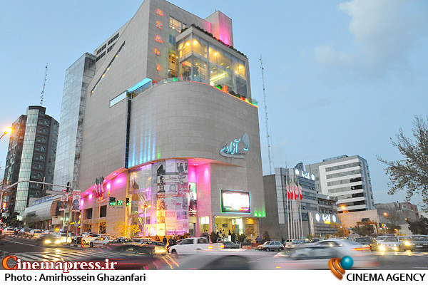 تزریق واکسن کرونا برای خانواده اهالی فرهنگ و هنر  سینما آزادی