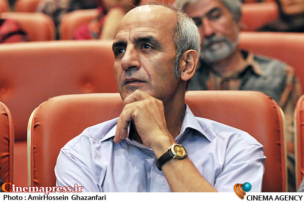 قنبری: دست اندرکاران سینمای داستانی مانع دیده شدن سینمای مستند شده اند/ مدیران رده بالاتر و عوام اندیش جلوی اقدامات موثر مرکز گسترش را گرفته اند رهبر قنبری در آئین پایانی گردهمای سالانه فيلمسازان و عكاسان سراسر كشور