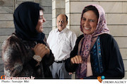 اکبر عبدی و نگار جواهریان در نمایی از فیلم سینمایی قندون جهیزیه
