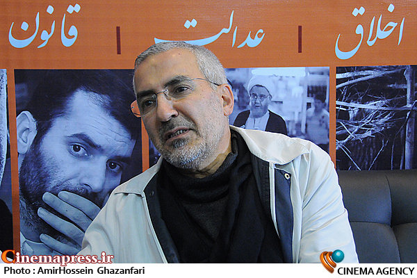 حضور محمد قهرمانی در غرفه در بیستمین نمایشگاه مطبوعات و خبرگزاری‌ها
