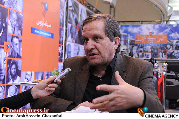 امینی: عدم حضور ادبیات در سینما و سبد فرهنگی خانواده ها نگرشی کودکانه به زندگی بوجود میآورد اسماعیل امینی در ششمین روز بیستمین نمایشگاه مطبوعات و خبرگزاریها