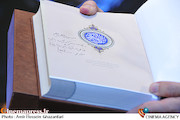 دست نوشته مقام معظم رهبری در صفحه اول یک جلد کلام الله مجید اهدایی به صادق آهنگران 
