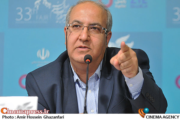 نجفی: پژوهش حلقه مفقوده سینما و تلویزیون است/ متأسفانه برخی بدون علم و دانش به عنوان کارگردان در سینما جولان می دهد حسن نجفی در نشست خبری فیلم سینمایی«شرفناز»