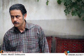 «رحیم نوروزی» جلوی دوربین «دیوار دفاعی» می‌رود