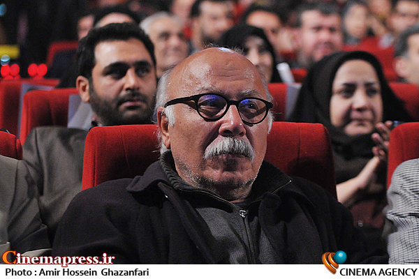 ۸۰ در صد از تولیدات سینمایی با شکست تجاری از اکران پایین می آیند علیرضا داود نژاد در آیین اختتامیه کنگره ملی ۲۰۰۰ شهید هنرمند