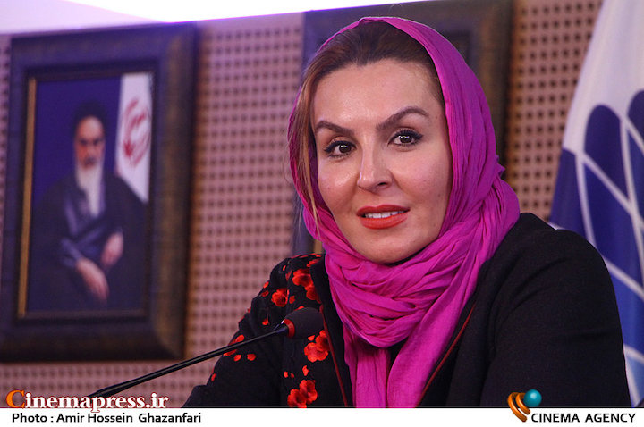 در این مقطع حساس وظیفه ما هنرمندان ایجاد بستر آرامش و تقویت همدلی و همبستگی در جامعه و بین مردم است در این مقطع حساس وظیفه ما هنرمندان ایجاد بستر آرامش و تقویت همدلی و همبستگی در جامعه و بین مردم است