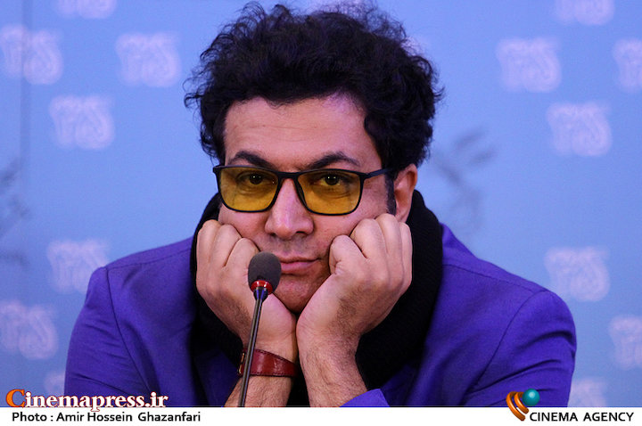 قرار بود «زهرمار» را خودم کارگردانی کنم اما به من مجوز ندادند/ به فیلمنامه های کمدی در جشنواره های ایران و دنیا توجه چندانی نمی شود پیمان عباسی در نشست خبری فیلم سینمایی «یادم تو را فراموش»