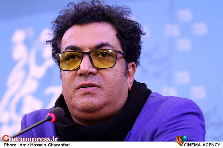 عباسی: افزایش قیمت در سینما و پلتفرم ها به معنای راندن هرچه گسترده تر اقشار ضعیف و متوسط از حوزه فرهنگی است/ رفتار پلتفرم ها مانند کسانی است که در بحران کرونا مبادرت به احتکار ماسک می کردند! پیمان عباسی در نشست خبری فیلم سینمایی «یادم تو را فراموش»