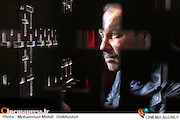 جواد عزتی در نمایی از فیلم سینمایی اکسیدان