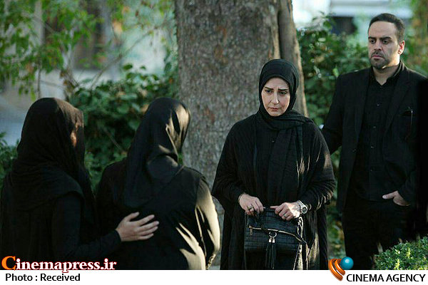بازیگر پیشکسوت جلوی دوربین شهرام شاهحسینی آسمان هوای باران دارد