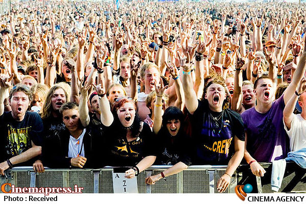 صنعت رسانه صنعت هوادارساز است  هواداری و مخاطب رسانه زاد