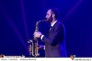 کنسرت امیرعباس گلاب در سی و سومین جشنواره موسیقی فجر