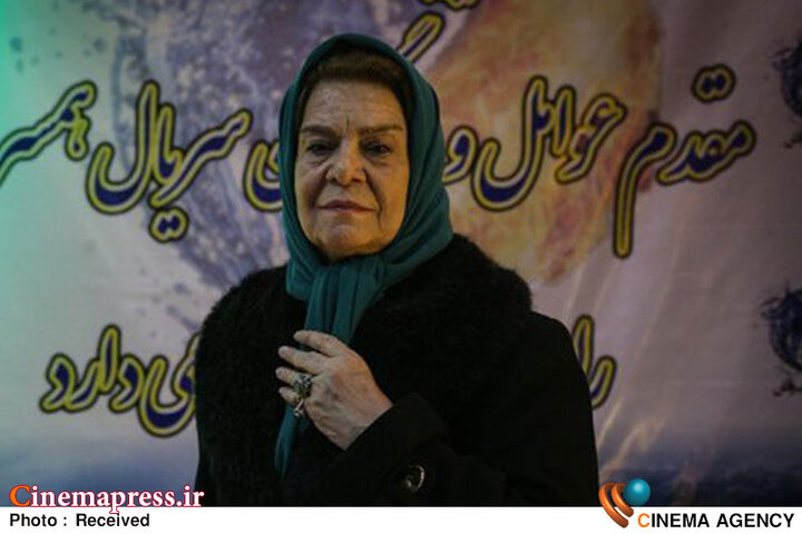 قبلاً تلویزیون برنامه‌هایی پخش می‌کرد که رنگ‌وبوی سنتی داشت/ سنت‌ها کم‌کم فراموش شده/ مردم بیشتر دنبال تجمل و ظواهر رفته‌اند