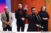 هومن سیدی در مراسم اختتامیه سی و ششمین جشنواره فیلم فجر