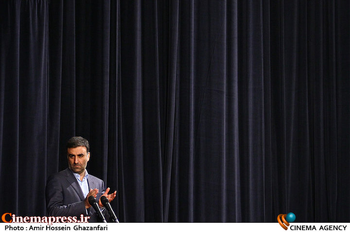 آقای دبیر! اهالی رسانه ۲ سال نسبت به کوچک و خنثی سازی جشنواره فجر انتقاد و اعتراض کرده اند؛ گوش شنوا دارید؟! ابراهیم داروغه زاده در مراسم اختتامیه سی و ششمین جشنواره فیلم فجر