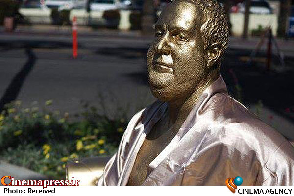 تجلیل هالیوود از تهیهکننده فاسد
  نصب مجسمهای از هاروی واینستاین