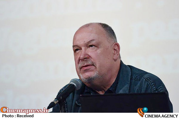 شاهنامه و فردوسی را میشناسم/ زبان گفتاری به اندازه زبان سمبُلیک قدرتمند نیست لخ مایفسکی