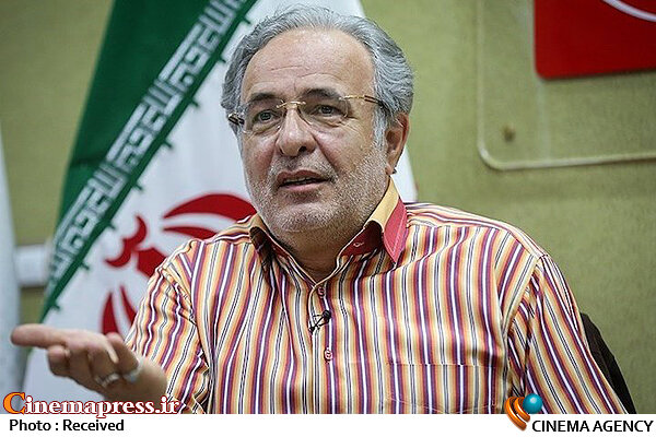 «سلبریتیها» مانند «بادکنک» میمانند که بیجهت بزرگ شدهاند/ کسانی را که فکر میکردیم گُلزن، خواننده و نقشآفرینهای خوبی هستند، امروز بخاطر منافعشان عقبنشینی کردند! «سلبریتیها» مانند «بادکنک» میمانند که بیجهت بزرگ شدهاند/ کسانی را که فکر میکردیم گُلزن، خواننده و نقشآفرینهای خوبی هستند، امروز بخاطر منافعشان عقبنشینی کردند!
