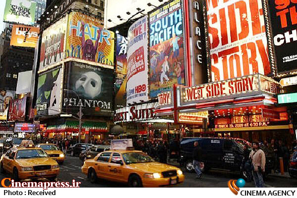 برادوی فعالیتهایش را با «همیلتون» از سر میگیرد اعتراض شماری از بازیگران برادوی مقابل کاخ سفید