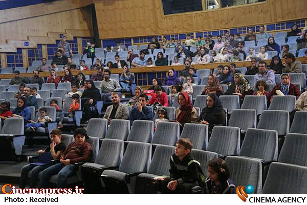 استقبال تماشاگران قمی از جشنواره «فیلم فجر» استقبال تماشاگران قمی از جشنواره «فیلم فجر»