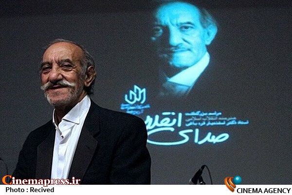 صدای پرطنین «آمریکا، ننگ به نیرنگ تو» مرحوم «اسفندیار قرهباغی» شاخصترین قطعه ضداستکباری دوران معاصر است اسفندیار قره باغی