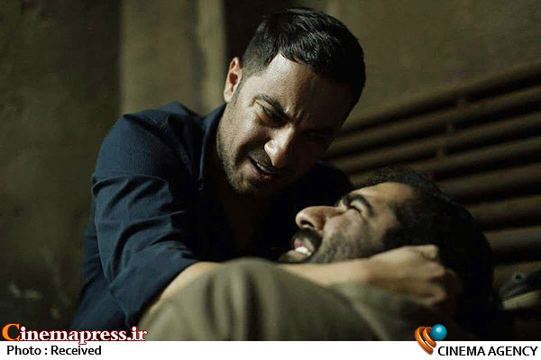 تهیه مواد، دستمزد معتادان برای بازی در یک فیلم فیلم سینمایی «متری شیش و نیم»