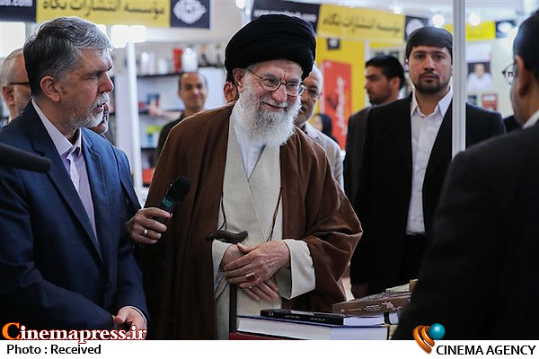 بازدید امام خامنه ای از نمایشگاه کتاب تهران بازدید مقام معظم رهبری از نمایشگاه  کتاب-امام خامنه ای