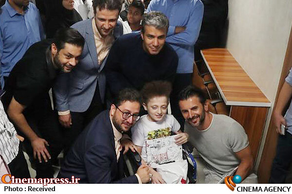 داوران «عصر جدید» به عیادت کودکان بیمار رفتند+ عکس عیادت داوران «عصر جدید» از کودکان بیمار