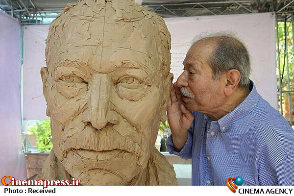 رونمایی از تندیس «استاد علی نصیریان» مجسمه کیارستمی-علی نصیریان
