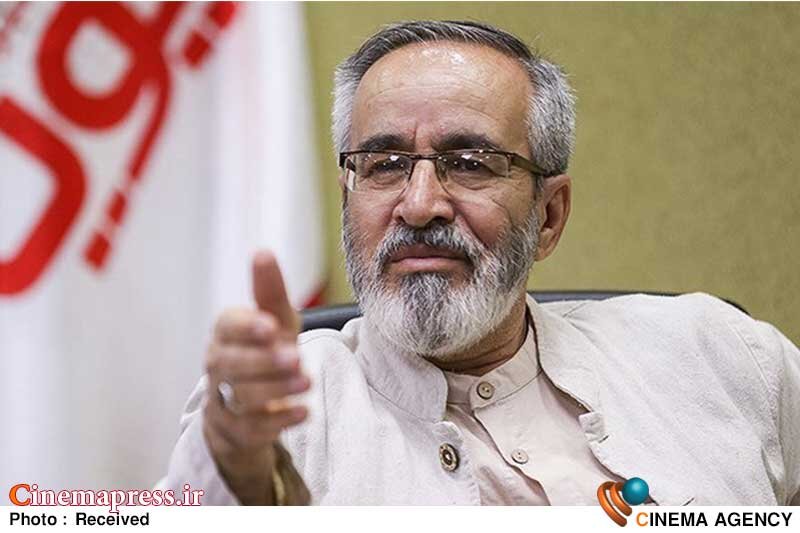 نمایشهای جا مانده از صحنه که با استفاده از جوکهای مستهجن و رفتارهای ناهنجار تلاش میکنند مخاطب خود را حفظ کنند «تئاتر خیابانی» نیست! محمود فرهنگ