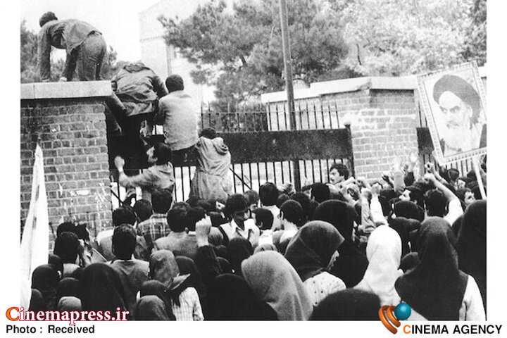 «تسخیر لانهی جاسوسی» یک «اقدام هوشمندانه فرهنگی»/ بیتوجهی سیما و سینما در قبال «انقلاب دوم»!